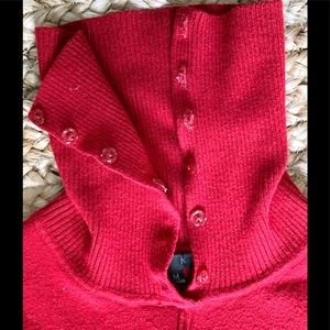 STYLISH SWEATER-FEEL TOP WITH ADJUSTABLE COLLAR